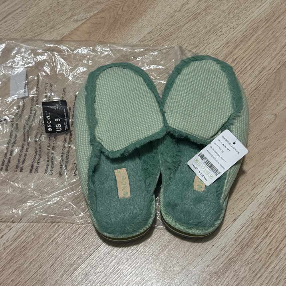 ONCAI Green Fuzzy Slippers